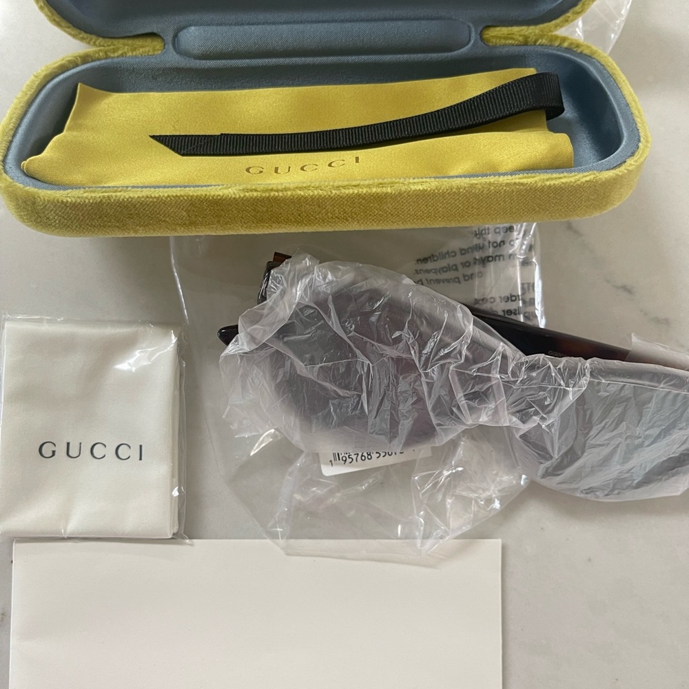 GUCCI GREY TRANSPARENT FRAMES WITH GUCCI COLORS ON ARMS WITH GREY MIRROR LENSES - Picture 16 of 16